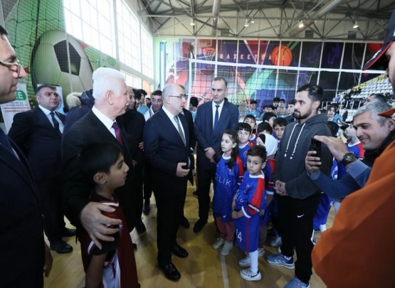 Federasiya prezidenti yeniyetmə və gənc voleybolçularla görüşüb